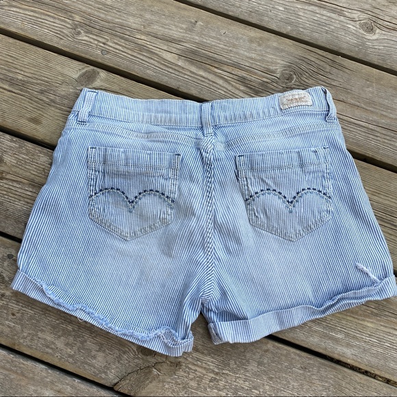 Levi’s Striped Denim Shorts - Picture 4 of 5